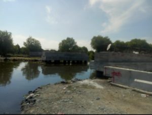 Proyek Pembangunan Jembatan DPUTR Gresik Dinilai Tidak Transparan Kades Betoyoguci Manyar Kecewa