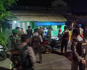 Tertibkan Jam Malam, Polres Gresik Bersama Tim Gabungan Gelar Patroli Cipkon
