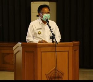 Bupati Gresik Berharap Agar Tidak Menempelkan Alat Peraga Kampanye di Pohon dan Tembok