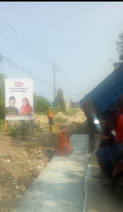 Tanah Bekas Galian Pipanisasi BGS Di Pinggir Jalan Raya Bungah Diduga Diperjual Belikan Secara Ilegal