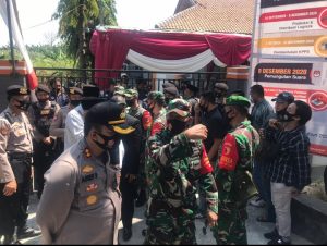 Kapolres Gresik Giat Pengamanan Pendaftaran Paslon Q-A di Kantor KPUD Gresik