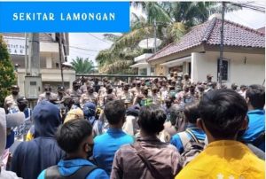 TUNTUT PENOLAKAN UU CIPTA KERJA, AKTIVIS MAHASISWA PMII DUDUKI DPRD LAMONGAN 