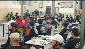 Bertemu Ratusan Bonek, Armuji Disambut Nyanyian Kemenangan