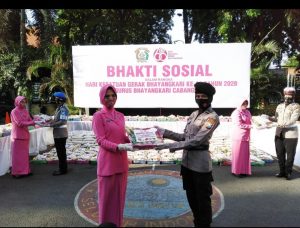 Peringati Hari Kesatuan Gerak Bhayangkari yang Ke-68, Ratusan Bhaksos Makanan 4 Sehat 5 Sempurna