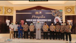 Syech Ali Jaber Berikan Pembinaan Rohani dan Mental Anggota Polres Gresik