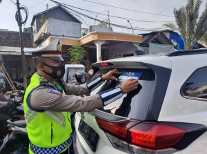 Satlantas Polres Gresik Giat Ajakan Pakai Masker Kembali  Untuk memutus Penyebaran covid-19 