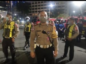 Kasatlantas Polrestabes Jaga dan Amankan Kerumunan Massa Aksi Demo Di Surabaya Dengan Kondusif