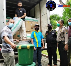 Polres Gresik Kawal Truck Box Distribusi APD Pilkada