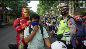 Satlantas Polres Gresik Hadirkan Super Hero di Ops Zebra Semeru 2020