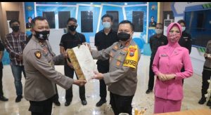Kapolres Gresik Berikan Surprise Anggota Humas Pada HUT HUMAS Polri ke-69