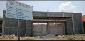 KADES TEBALOAN ENGGAN BUKA SUARA TERKAIT PROYEK GEDUNG OLAHRAGA