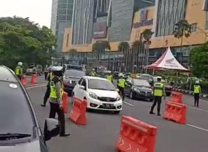 Pemberlakuan PPKM Bundaran Waru Terpantau Lancar Di Hari Pertama