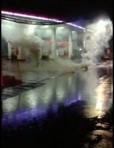 SPBU Taman Bundaran Margomulyo Terbakar Diduga Penyimpanan Gas BBM Bocor
