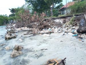 Abrasi Menggusur Permukiman Warga Pulau Talango Aeng Ra’as