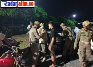 Polres Gresik Gelar Patroli Skala Besar Jaring Pelanggar Prokes di Hari ke Enam PPKM