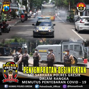 Gunakan Mobil Water Canon, Polres Gresik Giat Penyemprotan Disinfektan
