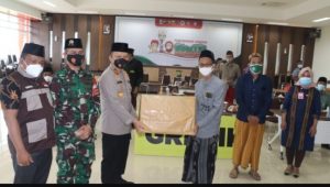 Kapolres Gresik Hadiri Vidcon Pencanangan Santri Bermasker di Jawa Timur
