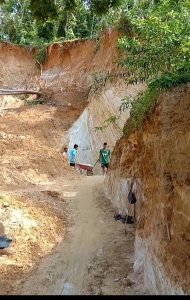 Penambangan Pasir Gunung Diduga Liar Meresahkan Warga, Terkesan ada Pembiaran dari Kades Sukaoneng