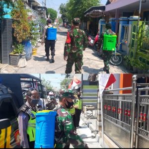 Cegah Penyebaran Covid-19, Polsek Duduksampeyan Semprot Disinfektan di SMP Islam Desa Duduksamapeyan