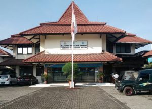 Diduga Lemahnya pengawasan dari Polda Jatim, Praktek Percaloan dan Pungli Buka Tutup Blokir Jual di Samsat Surabaya Barat Semakin Marak Terjadi
