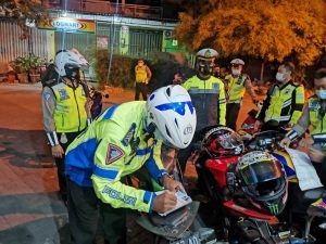Antisipasi Laka Lantas, Balap Liar dan Kriminalitas, Polres Gresik Gelar Patroli Blue Light