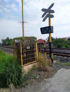 Akibat Sirene Mati, Pengemudi Toyota Sienta Ditabrak Kereta dari Arah Lamongan