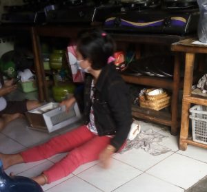 Yaampun.??? Diteror 24 Debt Collector Pinjaman Online, Guru TK Ini Nyaris Bunuh Diri