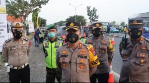 Hari Ketiga Larangan Mudik, Kapolres Gresik Putar Balik Pemudik Bandel