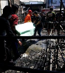 Si Jago Merah Melahap Tiga Toko di Hulaan Menganti, Ditemukan Satu Korban