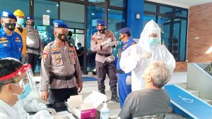 Sat Polairud Polres Gresik Selenggarakan Swab Antigen di Terminal Keberangkatan Kapal Bawean, 3 Warga Reaktif