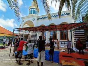 Masjid Sa’adatuddarain Sangkapura Selenggarakan Penyembelihan Hewan Qurban