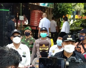 Forkopimda Surabaya Bagikan Bantuan Beras dan Meninjau Langsung Ke Rumah Sehat