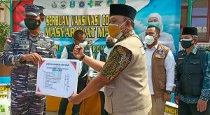 Koarmada TNI AL Bersinergi dengan Pemrov Jatim Giat Serbuan Vaksinasi Pencegahan Covid 19 di Pulau Bawean