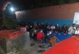Kades Kesamben Wetan Hadiri Renungan Malam HUT RI ke 76 Tahun, Warga Nampak Semangat dan khusuk Berdo’a