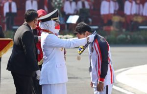 Tanda Penghormatan Jer Basuki Mowo Beyo Buat Eko Yuli Irawan
