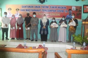 Cinta dan Peduli Sesama, UPT SMPN 10 Gresik Bagikan Sembako dan Santunan pada Warga Terdampak Pandemi