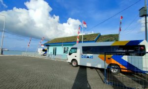Dua Bus DAMRI Perintis Mangkrak Di Pulau Bawean