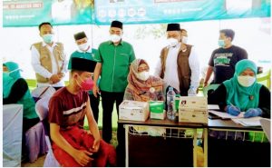 DPC PKB Gresik Sebar Vaksinasi 1500 di Tiga Lokasi