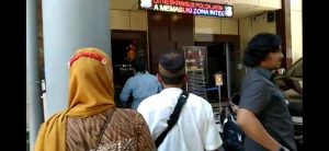 Penahanan Kapal Putri Selina I, Miko Saleh Dampingi Muhlis Ke Bid Propam Polda Jatim