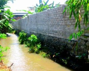 Dinas PU Pengairan Tegur Pemilik Bangunan Pagar di Sempadan Sungai Sumber Guo
