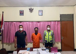 Layani Suntik Putih di Dalam Salon Barbershop, Tukang Potong Rambut Diamankan Polisi