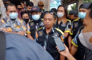 Anggota LSM GMBI Distrik Banyuwangi,r Gruduk Kantor Desa Tamansuruh
