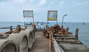 Rehabilitasi Jembatan Apung Desa Kebuntelukdalam Dapat Percepat Perekonomian Masyarakat Bawean