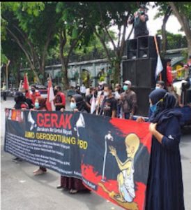 Aksi Demo Geruduk Pendopo Bupati dan DPRD Gresik, Tuntut Batalkan Penyertaan Modal PDAM