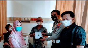 Polri Peduli Berikan Santunan pada Korban Pengeroyokan