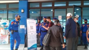 Satpolairud Polres Gresik Sosialisasi Aplikasi Peduli Lindungi Sebelum Menyeberang ke Pulau Bawean