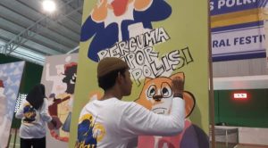 Pelajar di Surabaya Ini Bikin Mural ‘Percuma Lapor Polisi’