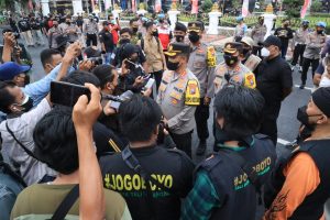 Polrestabes Surabaya Amankan 3 Aksi Unras Hingga Kegiatan Eksekusi sekaligus, Semua Berjalan Dengan Kondusif