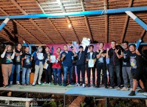 Ajang Bakat Musik Akustik di Angkringan Malokok Sangkapura Pulau Bawean