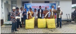 PT.Eka Sapta Paramita Energi Berikan Bantuan Alat Tangkap Ikan pada Nelayan
